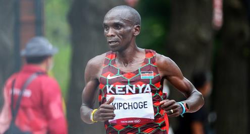 تتويج تاريخي.. الكيني كيبشوج يفوز بذهبية الماراثون في أولمبياد طوكيو